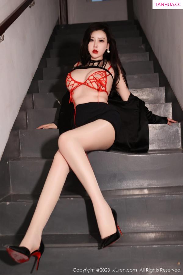 王格 王婉悠 [XiuRen]高清写真图 2023.03.16 No.6421 王婉悠Queen 丝袜OL第47张图片